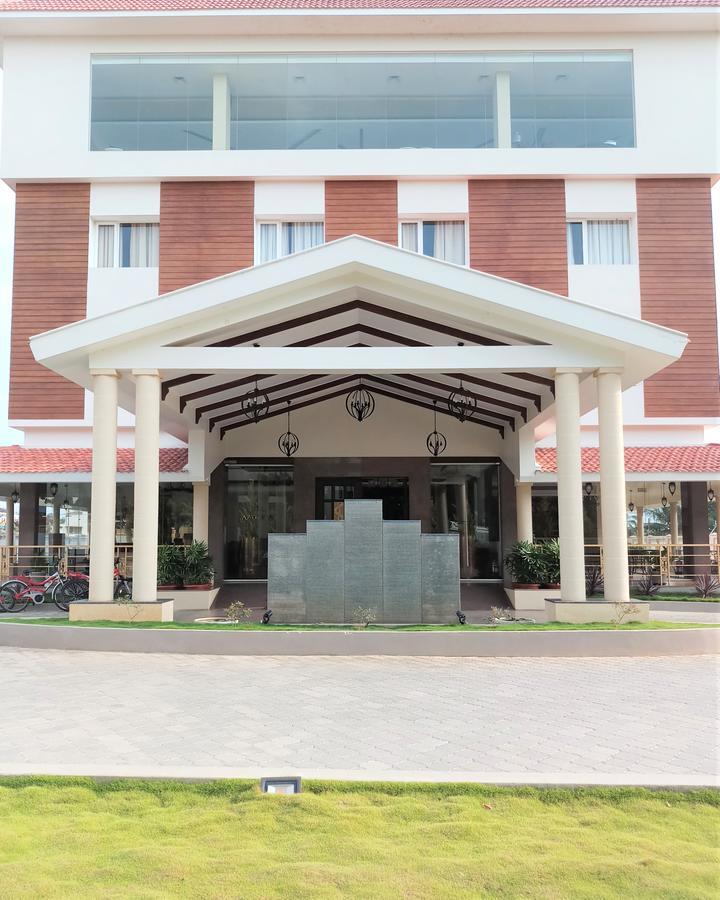 Hotel Aadrika Chikmagalūr Екстериор снимка